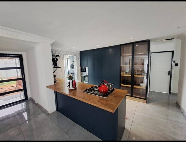 3 BEDROOM HOUSE FOR SALE IN HEUWELOORD